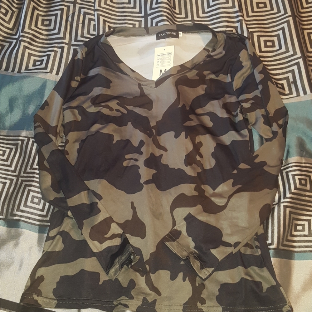 Vneck long sleeve camo top